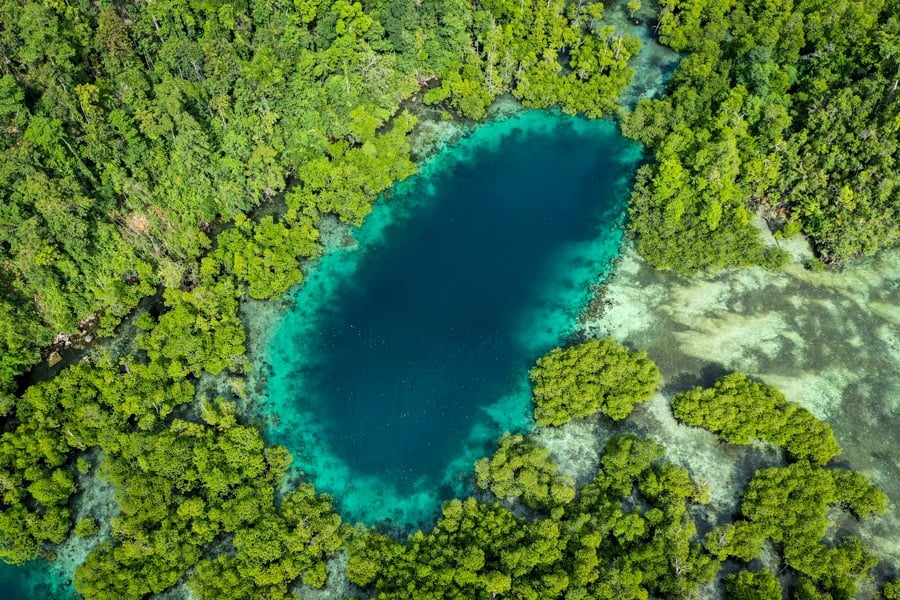 Човнові тури Лабенгкі Туристи на човні досліджують узбережжя острова Лабенгкі у 2026 році