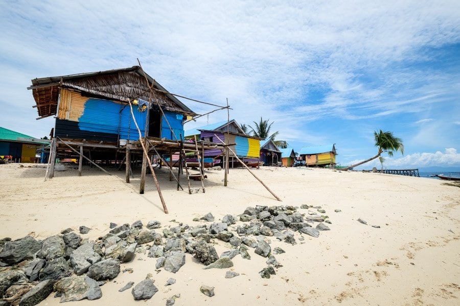 Корали Лабенгкі Підводний світ острова Лабенгкі, різнобарвні корали та риби