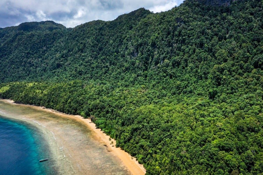 Лабенгкі: Райський відпочинок Екзотичний острів Лабенгкі: кришталево чиста вода та білий пісок у 2026