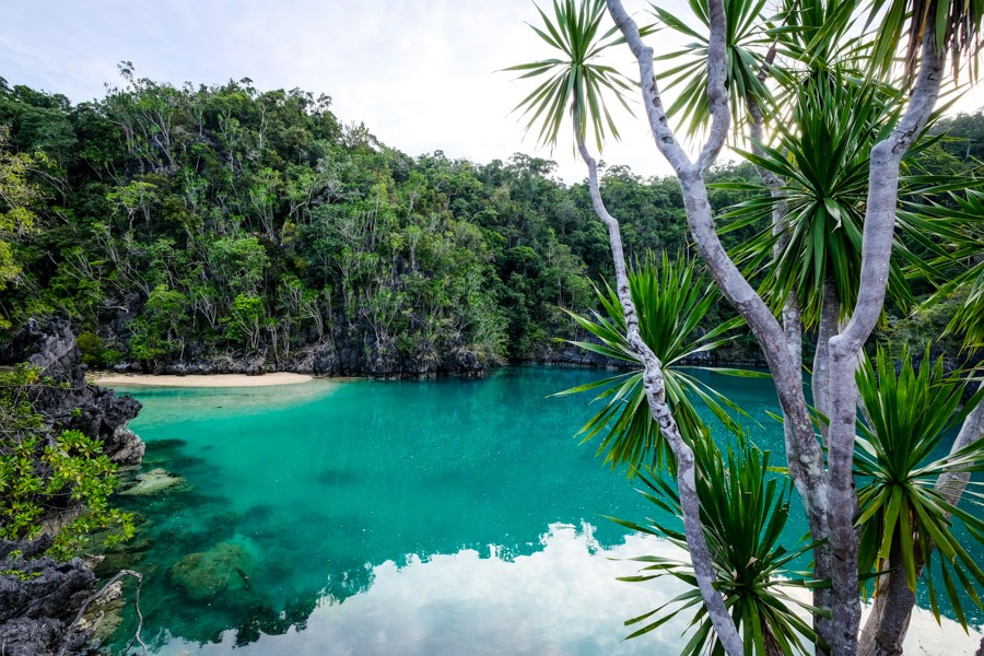 Морська подорож до Лабенгкі Туристи на човні досліджують віддалені острови Лабенгкі у 2026 році.
