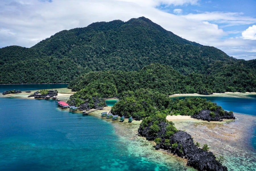 Ринок на Лабенгкі Місцеві жителі на ринку острова Лабенгкі, Південно-Східний Сулавесі
