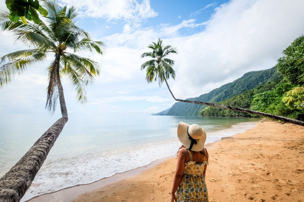 Морська прогулянка Лабенгкі Туристи на човні досліджують острів Лабенгкі, Південно-Східний Сулавесі, 2026.