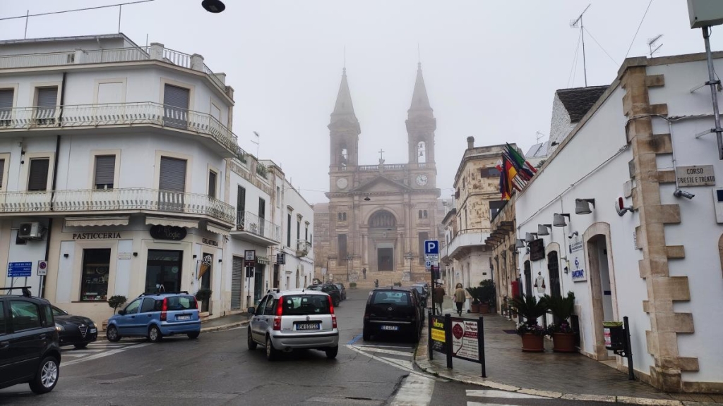 Альберобелло в тумані Альберобелло в тумані: таємнича атмосфера для подорожі в Південну Італію