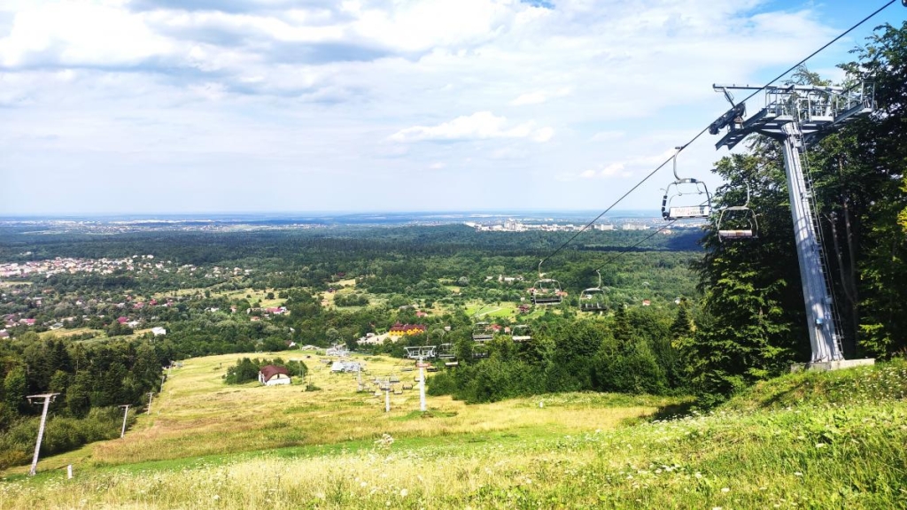 Буковиця: з висоти птаха Панорамні краєвиди з вершини гори Буковиця: чудові пейзажі біля Трускавця.