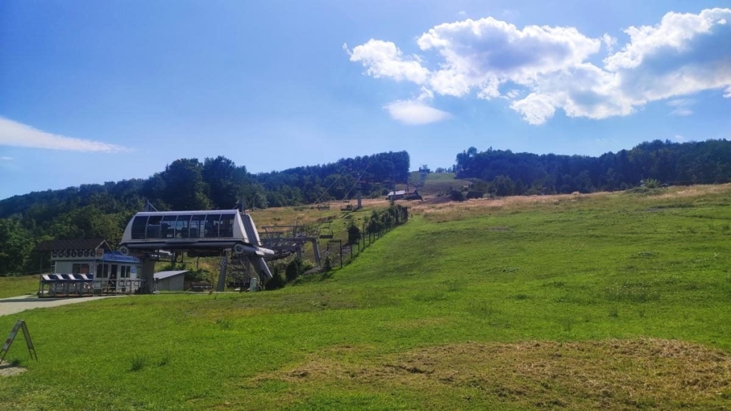 Буковиця: пішки з Трускавця Піший маршрут на гору Буковиця з Трускавця: мальовничий краєвид під час підйому.