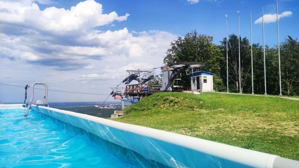 Лісова стежка Буковиці Стежка в лісі під час пішого маршруту на гору Буковиця біля Трускавця.