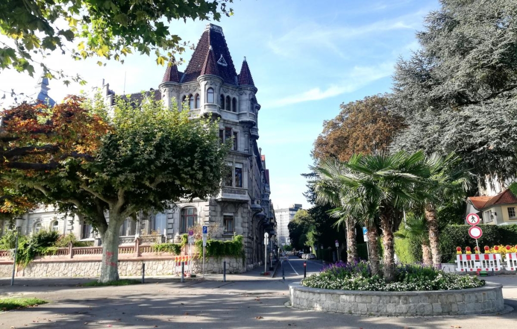 Констанц: німецьке місто з дивакуватими скульптурами на неосяжному Боденському озері 21 Забудова біля набережної Констанца / фото Марина Григоренко