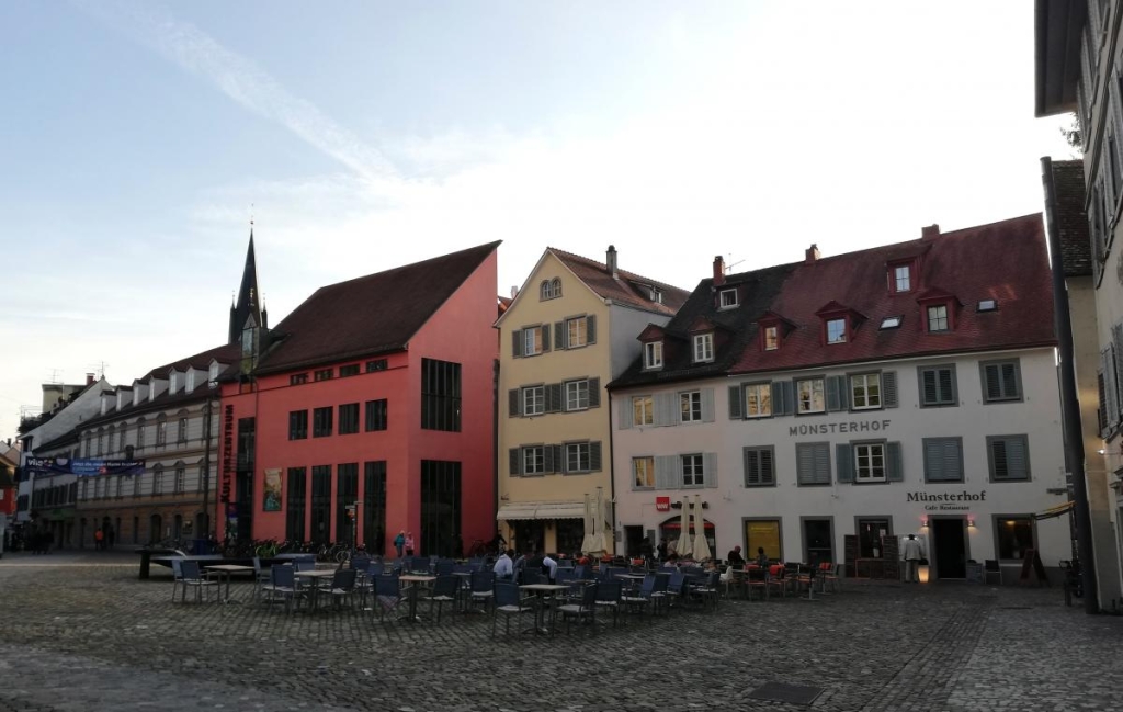 Констанц: німецьке місто з дивакуватими скульптурами на неосяжному Боденському озері 17 В центрі Констанцу багато ресторанів для туристів / фото Марина Григоренко