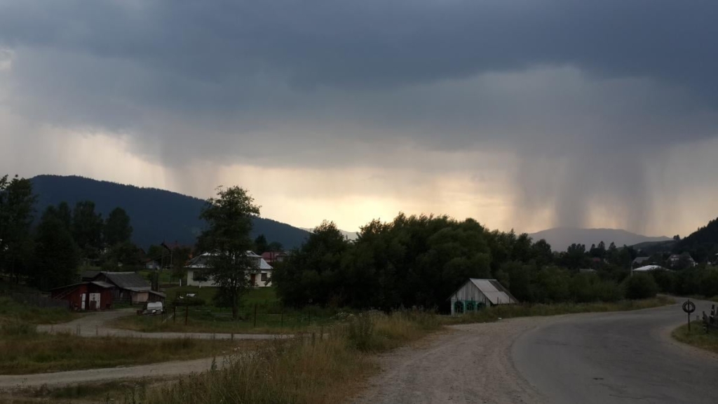 Верховина: вуличний колорит Вулички Верховини: затишні місця для прогулянок під час відпочинку в Карпатах 2026.