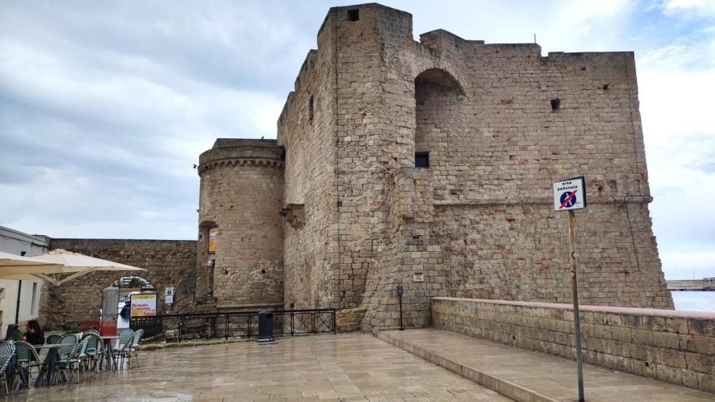 Монополі: Адріатична перлина Чарівний краєвид Монополі, Апулія: ідеальний вибір для спокійної відпустки в 2026.