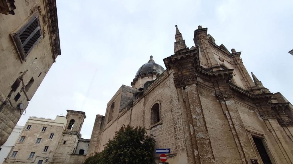 Море в Монополі: безмежність Вид на Адріатичне море з Монополі, Апулія: насолоджуйтесь морським пейзажем у 2026.