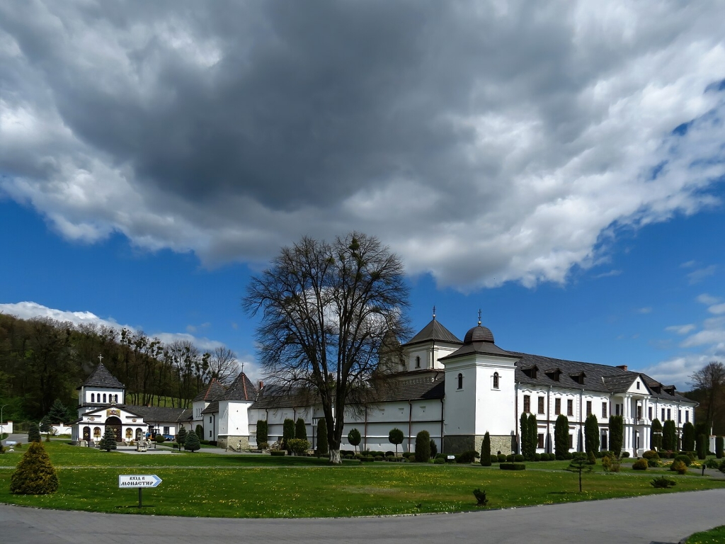 Паломництво в Україні: маршрути, які варто пройти хоча б раз Паломництво в Україні: маршрути, які варто пройти хоча б раз 5