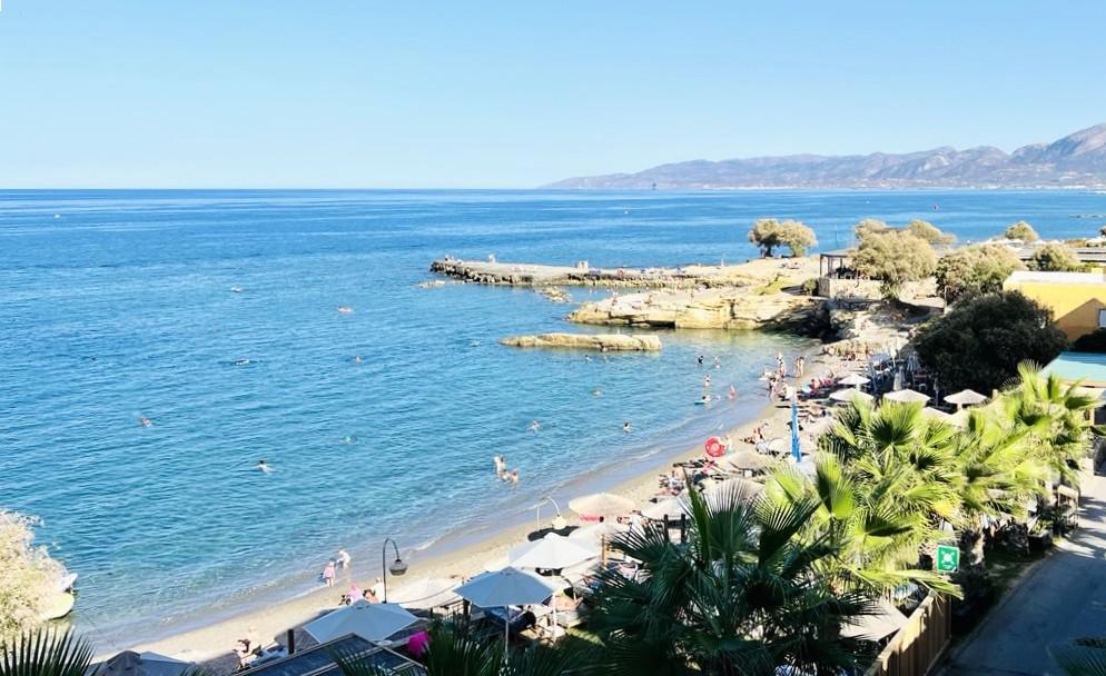 Сонячний Крит: тепле море та смак знаменитих грецьких оливок 39 Пляжі біля критських готелів / фото автора