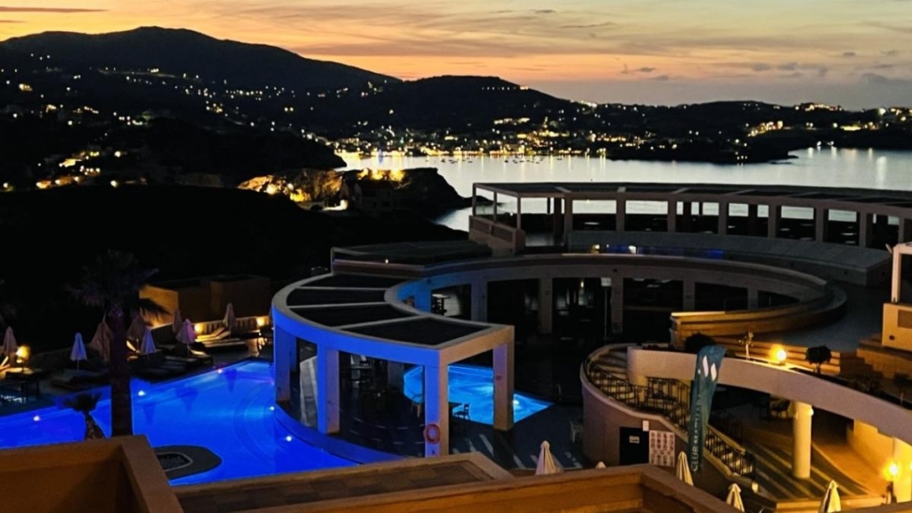 Сонячний Крит: тепле море та смак знаменитих грецьких оливок 40 Вечір у готелі на Криті / фото автора