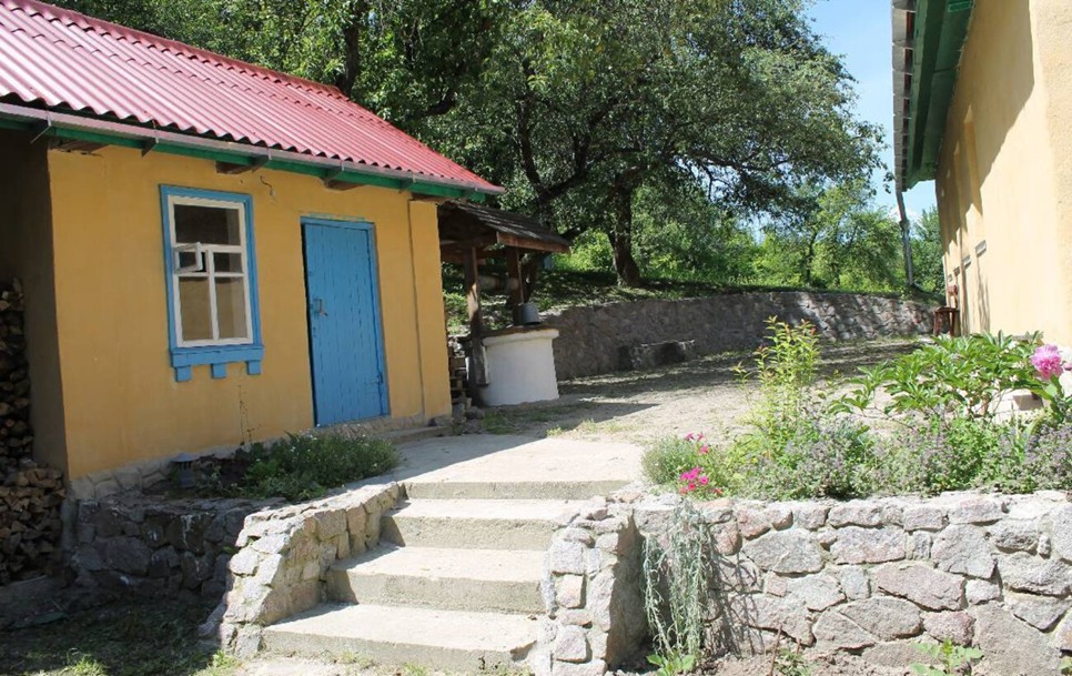 Старовинні хати, піч і дух предків: куди їхати українцям за неймовірними враженнями Старовинні хати, піч і дух предків: куди їхати українцям за неймовірними враженнями 5