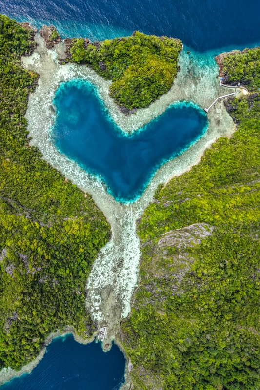 Селище на воді Традиційне селище на воді в Місул, Раджа Ампат, Індонезія