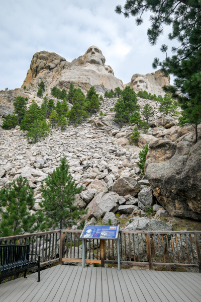 Рашмор: Прапори нації Шлях американських прапорів біля підніжжя гори Рашмор