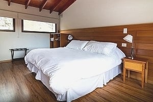 Дзеркало Патагонських гір Льодовикове озеро біля Уемуль, відображення гір в кришталевій воді