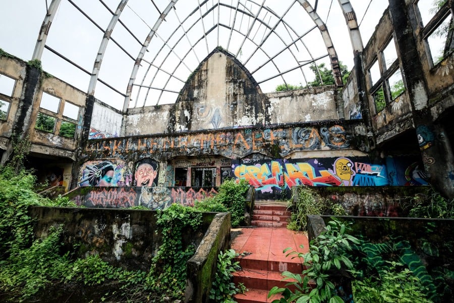 Пляжний відпочинок в Санурі Пляж Санур на Балі з блакитною водою та білим піском