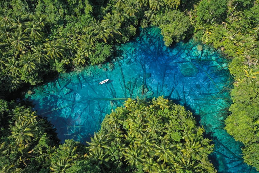 Paisu Pok Lake In Banggai: Bluest Lake In Indonesia Озеро Пайсу Пок у Банггаї: найблакитніше озеро в Індонезії 2