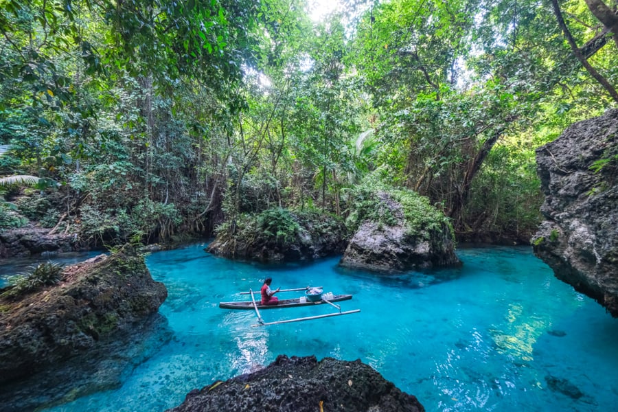 Ідилічний Бангай з висоти Вид згори на незайманий пляж островів Бангай, Сулавесі