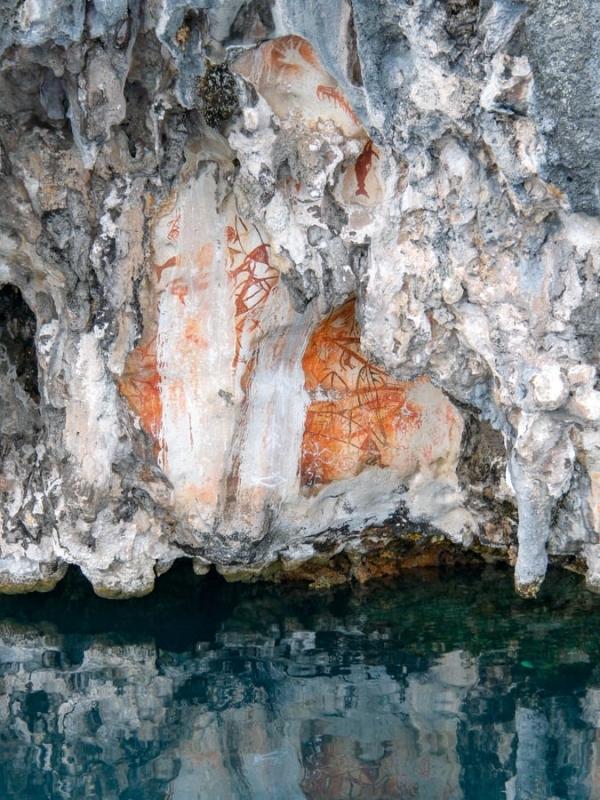 Райський пляж Місул Пляж Місул, Раджа Ампат з білим піском та тропічною рослинністю.