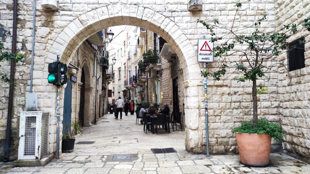 Барі: затишна приморська перлина на півдні Італії, в яку неможливо не закохатися 21 В старому Барі багато затишних кафе / фото Марина Григоренко