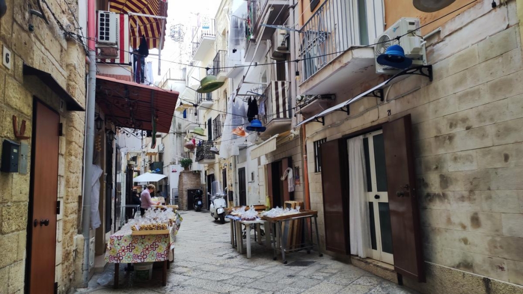 Барі: затишна приморська перлина на півдні Італії, в яку неможливо не закохатися 7 Вулиця Орекієтте в Барі / фото Марина Григоренко