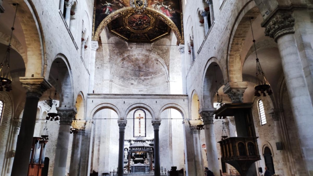 Барі: затишна приморська перлина на півдні Італії, в яку неможливо не закохатися 18 Всередині базиліки Святого Миколая в Барі / фото Марина Григоренко