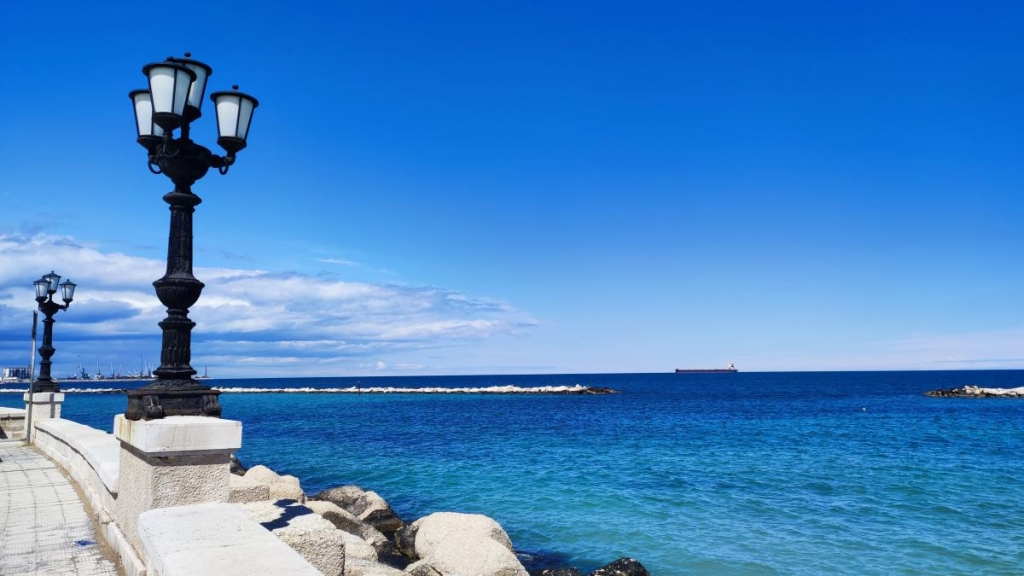 Барі: затишна приморська перлина на півдні Італії, в яку неможливо не закохатися 23 Набережна Барі дуже популярна серед містян та туристів / фото Марина Григоренко