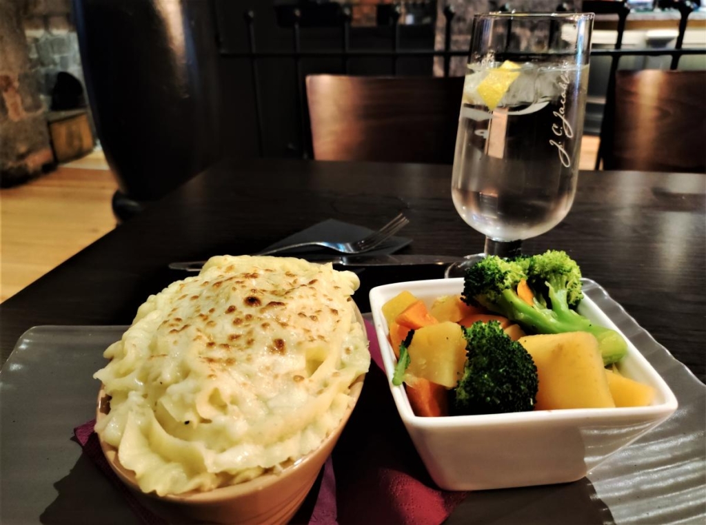 Безвізова Ірландія: що варто врахувати перед поїздкою на дивовижний смарагдовий острів 4 Пастуший пиріг в Ірландії / фото Марина Григоренко