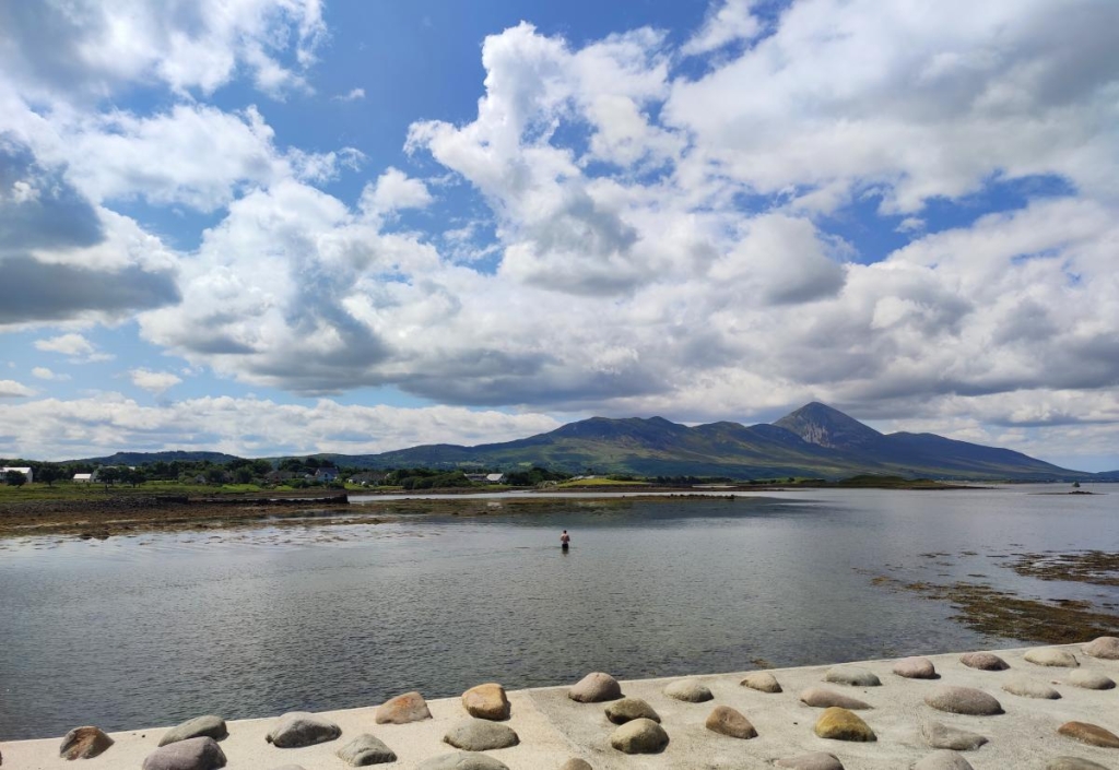 Безвізова Ірландія: що варто врахувати перед поїздкою на дивовижний смарагдовий острів 15 В ірландських водах можна довго йти до нормальної глибини у відлив / фото Марина Григоренко