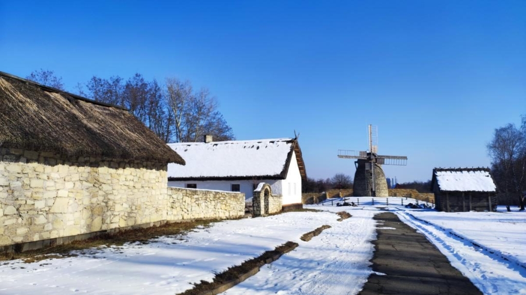 Це варто встигнути побачити: засніжений музей Пирогово у Києві (фоторепортаж, відео) 5 Це варто встигнути побачити: засніжений музей Пирогово у Києві (фоторепортаж, відео)