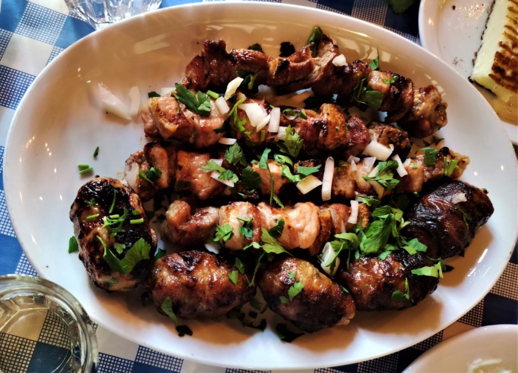 Чим дивує Кіпр взимку: різдвяні селища, прогулянки без палючого сонця і релакс в СПА 72 На Кіпрі переважає м'ясна кухня / фото Марина Григоренко