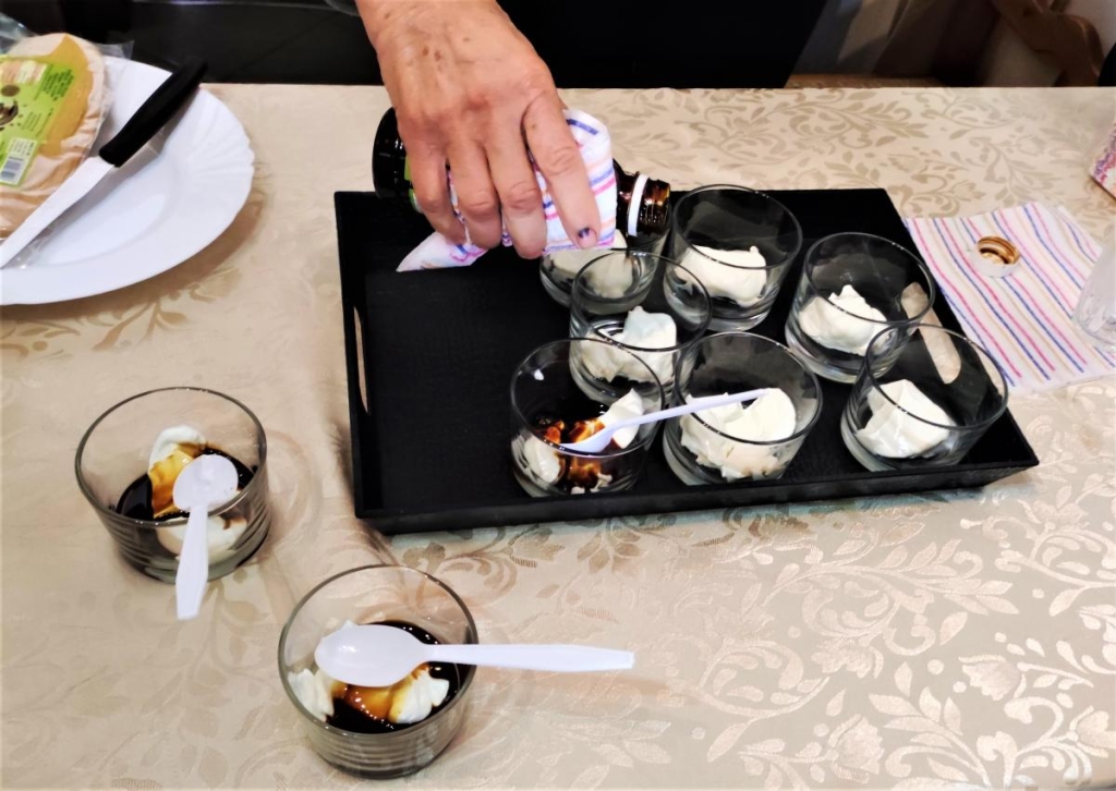 Чим дивує Кіпр взимку: різдвяні селища, прогулянки без палючого сонця і релакс в СПА 57 Йогурт з ріжковим сиропом / фото Марина Григоренко