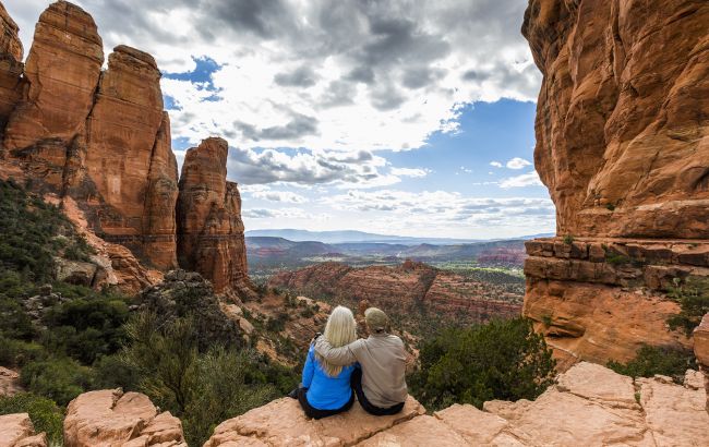 Давні мегаліти, містичні місця та пустелі: 8 місць, де мандрівники відчують, як пульсує енергія землі Давні мегаліти, містичні місця та пустелі: 8 місць, де мандрівники відчують, як пульсує енергія землі 1
