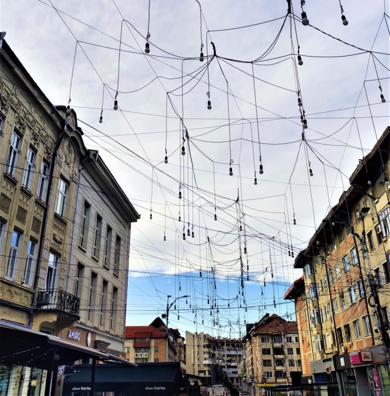 День в Сучаві: що варто знати про місто з найближчим до України міжнародним аеропортом 3 Більшість ресторанів Сучави розташовані на вулиці Strada Vasile Bumbac / фото Марина Григоренко