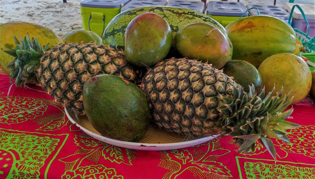 Досліджуючи Занзібар, частина 1: острів щасливих людей та вічного літа 28 Поїхати з Занзібару без ананаса та манго просто неможливо / фото Марина Григоренко