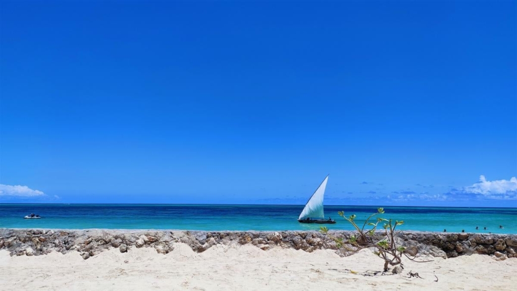 Досліджуючи Занзібар, частина 1: острів щасливих людей та вічного літа 11 Дорога до Занзібару з України дуже довга, але ж воно того варте / фото Марина Григоренко