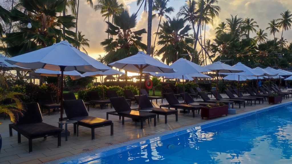 Досліджуючи Занзібар, частина 1: острів щасливих людей та вічного літа 22 У готелі Tui Blue Bahari Zanzibar є два басейни / фото Марина Григоренко