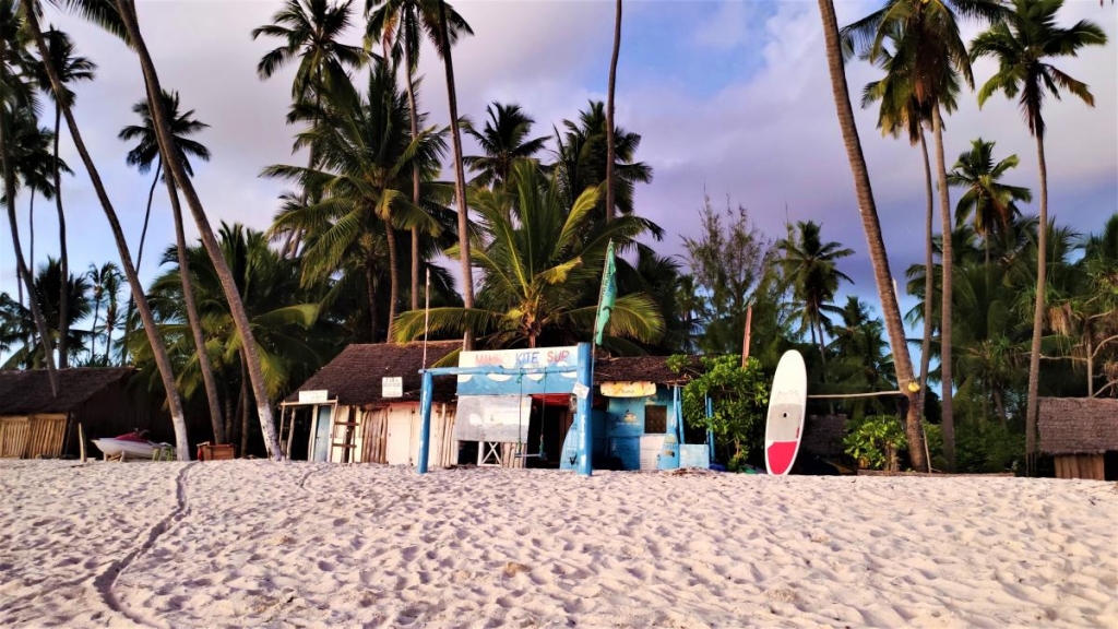 Досліджуючи Занзібар, частина 1: острів щасливих людей та вічного літа 25 Готелі Занзібару пропонують туристам чимало розваг / фото Марина Григоренко