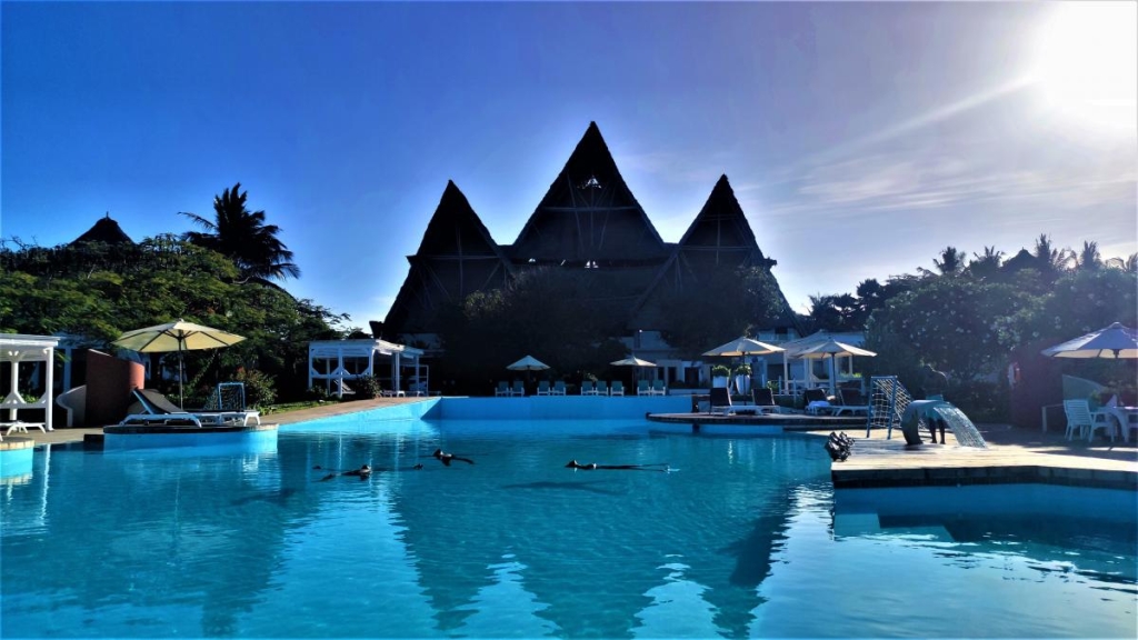 Досліджуючи Занзібар, частина 1: острів щасливих людей та вічного літа 18 Басейн готелю Essque Zalu Zanzibar / фото Марина Григоренко