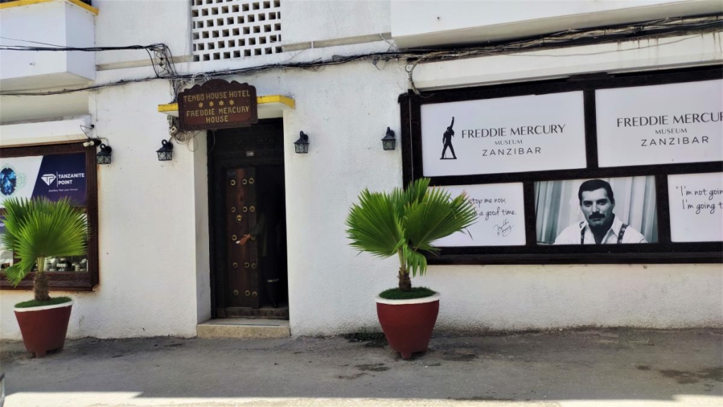 Досліджуючи Занзібар, частина 2: справжнє африканське сафарі та Фредді Мерк'юрі 15 Будинок-музей Фредді Мерк'юрі в Занзібарі / фото Марина Григоренко