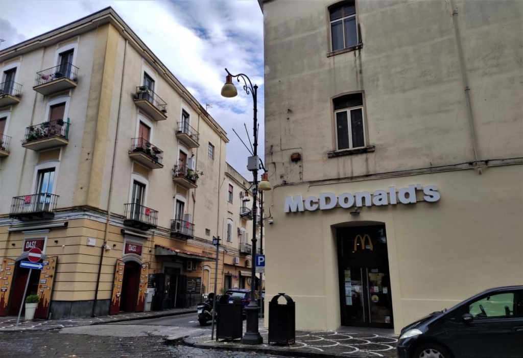 Помпеї: Археологічний парк Археологічний парк Помпеї: залишки будинків та вулиць, зруйнованих виверженням Везувію