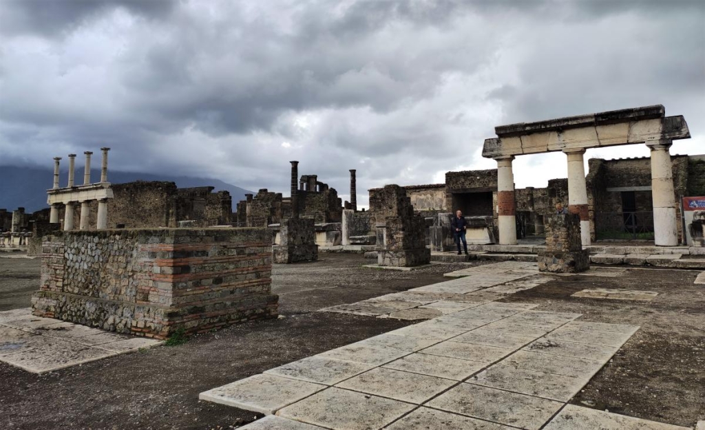Помпеї: Цілий день історії Помпеї дуже великі, тому на екскурсію потрібно закладати цілий день