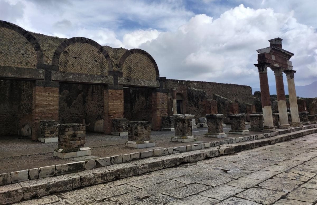 Руїни стародавніх Помпей Помпеї самостійно: руїни будинків та вулиць стародавнього міста 2024