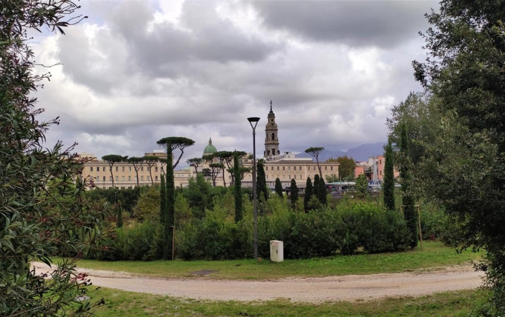 Помпеї: погляд на Везувій Екскурсія в Помпеї: досліджуйте історію трагедії під поглядом Везувію