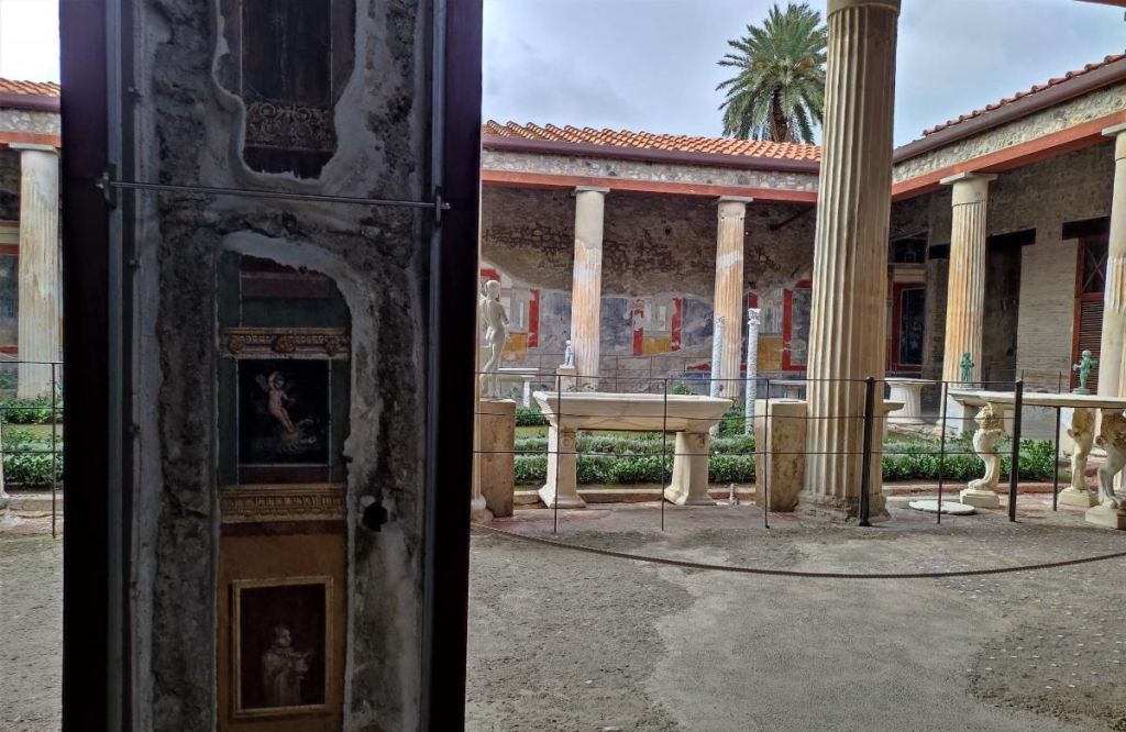 Помпеї: погляд на Везувій Руїни Помпеї на фоні Везувію: сплануйте самостійну екскурсію в 2024 році