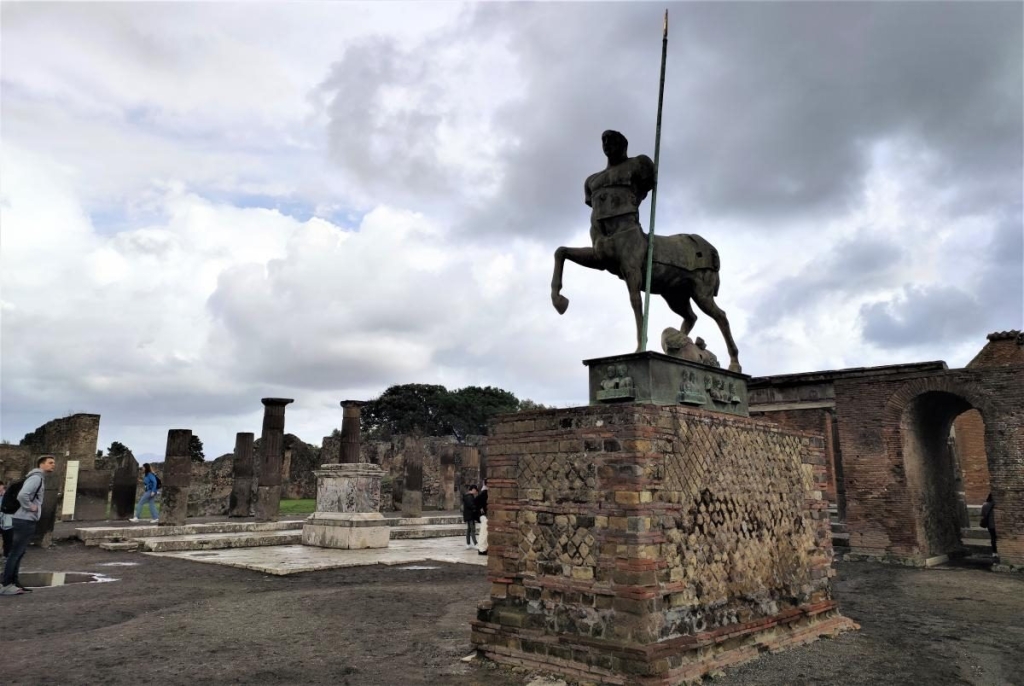 Знахідки в Археологічному Парку Археологічні знахідки в Помпеях: свідчення життя давніх римлян. Екскурсія Помпеї