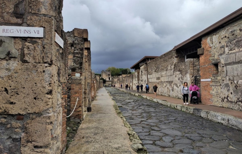 Везувій: трагедія Помпей Виверження Везувію: історія трагедії Помпей. Подорож в часі